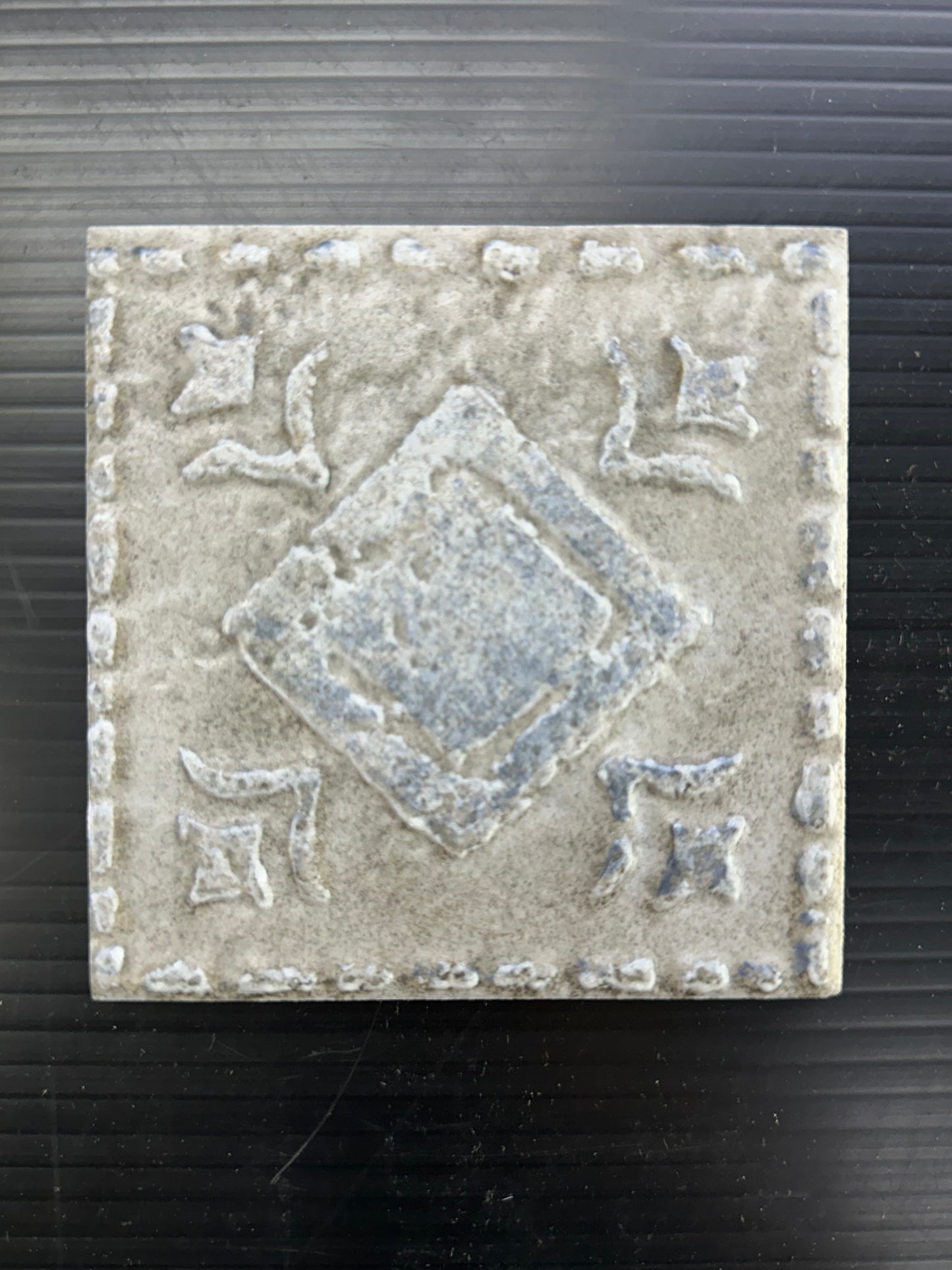 Mohawk Wall TILE: T393-T-10 DECO 4" X 4" BLUE VILLARUS