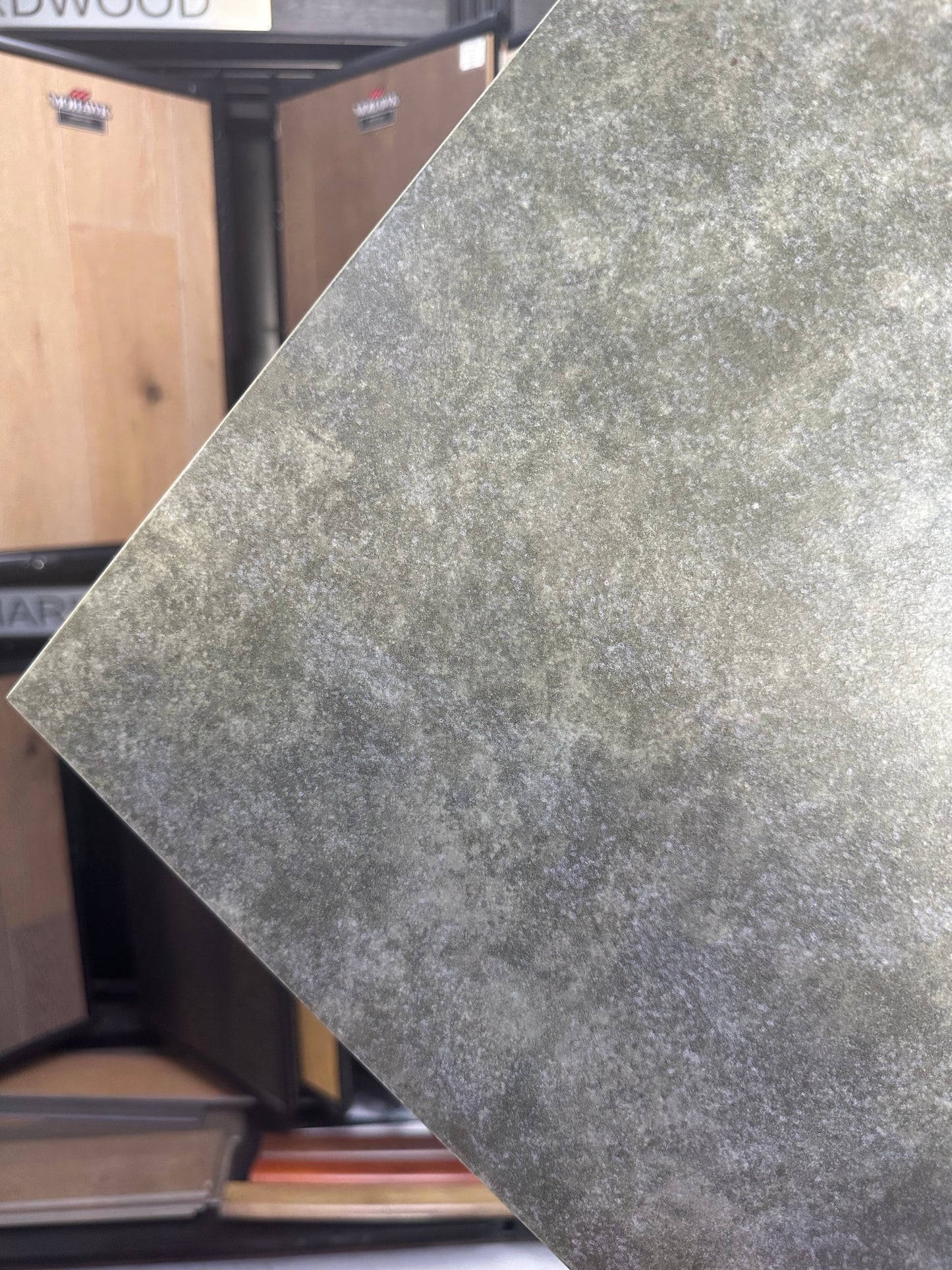 Mohawk TILE: T645-628 FT 13X13 PEDRIZA II VERDE